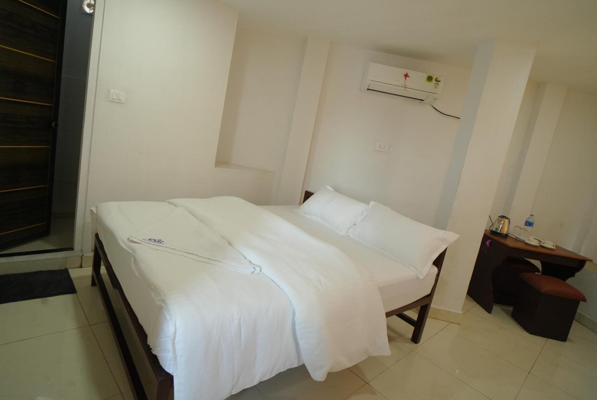 Port View Residency Pvr Hotel Nedumbassery Exterior photo