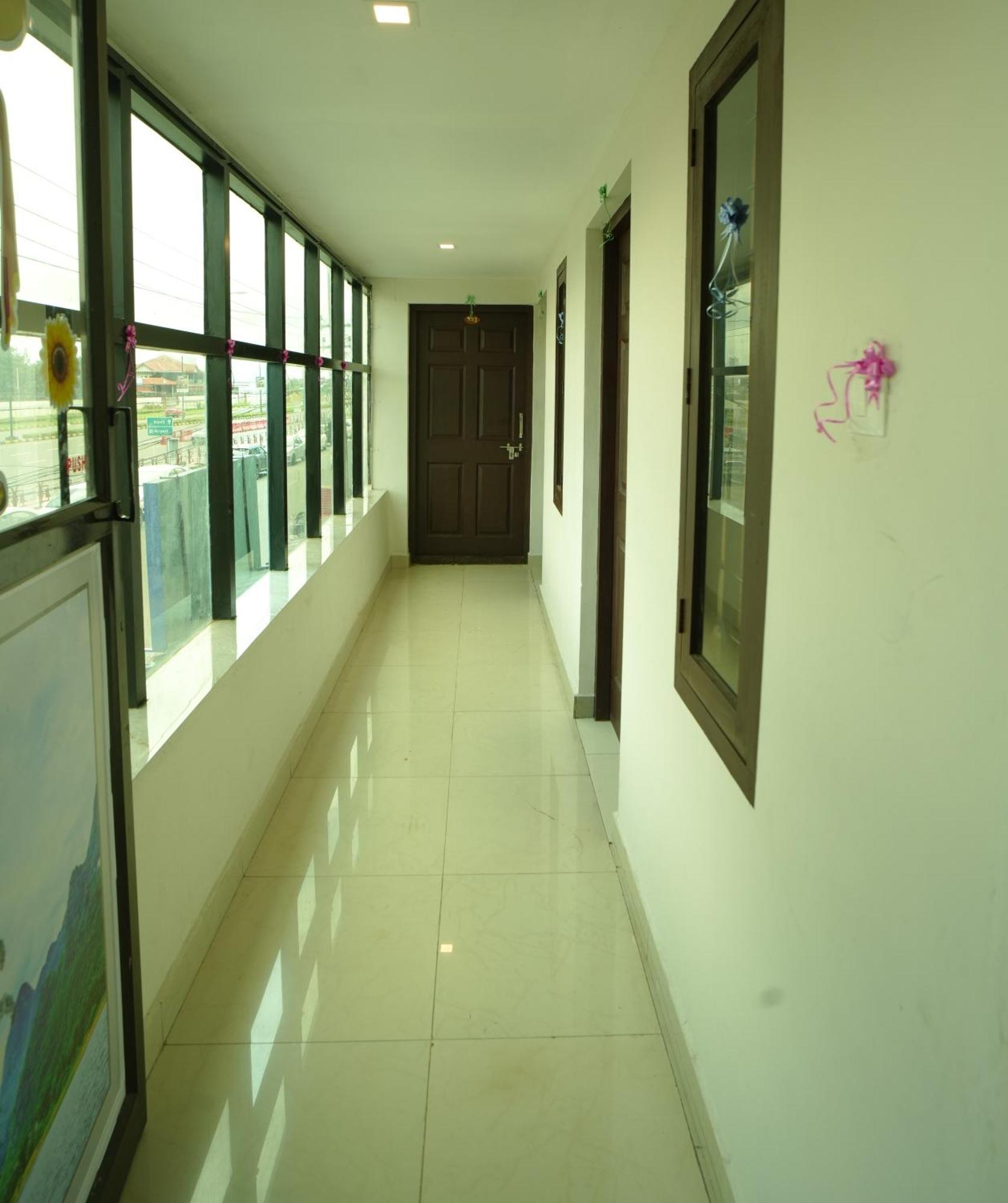 Port View Residency Pvr Hotel Nedumbassery Exterior photo